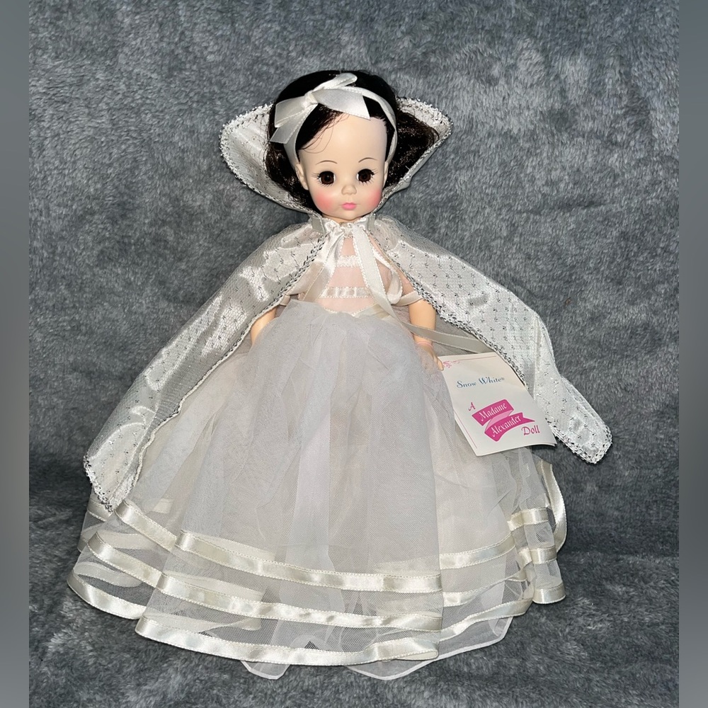 Madame Alexander Snow White Doll  1555